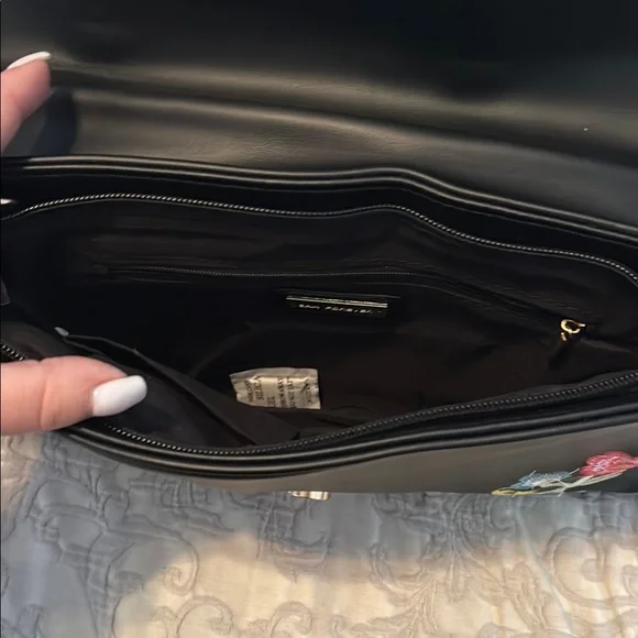 Elegant Black Floral Embroidered Clutch - Picture 3 of 6